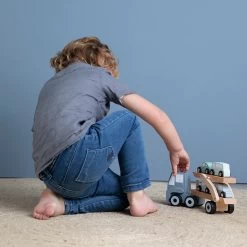 Little Dutch LD4453 Houten Autotransporter Blauw 15 Little Dutch LD4453 Houten Autotransporter Blauw -Speelgoedwinkel Voor Kinderen little dutch 4453 autotransporter 4