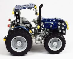 Tronico Mini New Holland T4 Met Aanhangwagen – 1 : 32 13 Tronico Mini New Holland T4 Met Aanhangwagen – 1 : 32 -Speelgoedwinkel Voor Kinderen new holland t4 met aanhanger tronico mini 10056 4