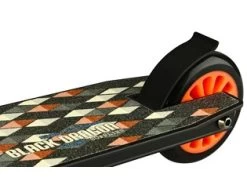 Stuntstep Black Dragon Rood SHOWMODEL -Speelgoedwinkel Voor Kinderen stuntstep black dragon rood nijdam 52ml 5